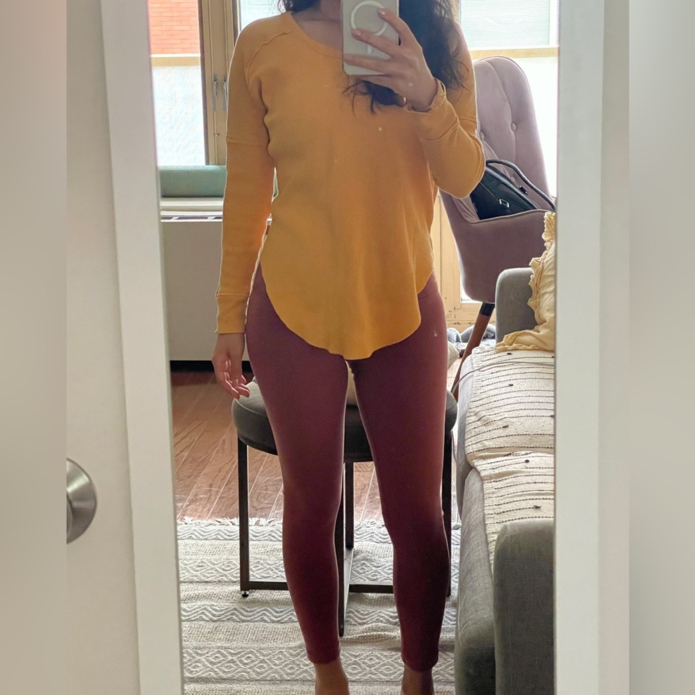 Aritzia Tna Alder Thermal (color: Cairo gold)